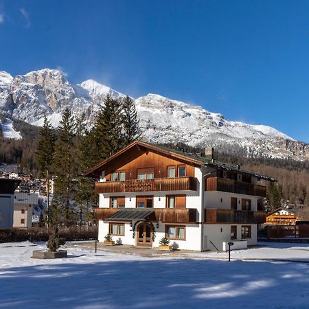 Chalet Stadio Hotel Cortina d'Ampezzo Exterior photo